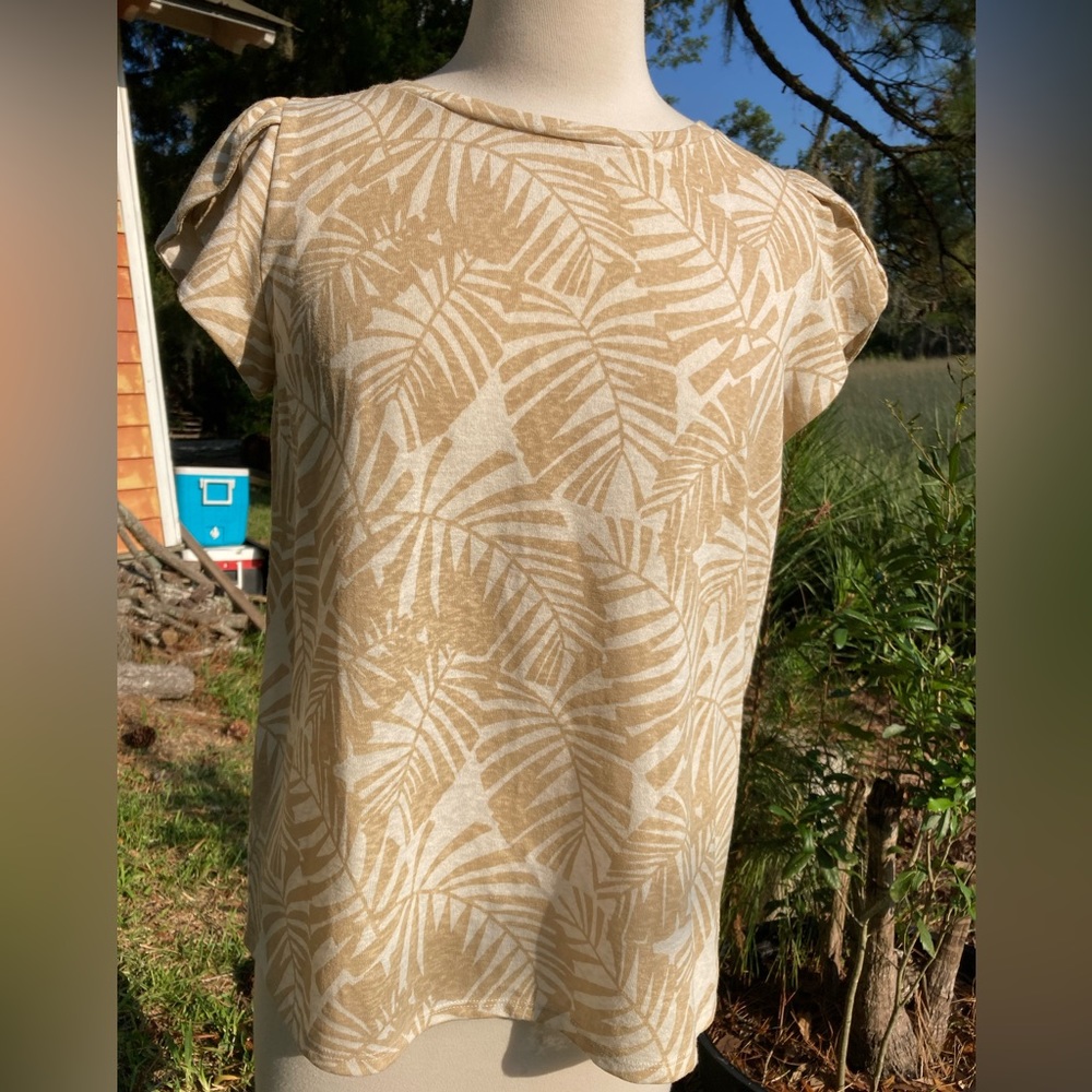 Loft Cap Sleeve Shirt with Palm Frond print NWT size medium